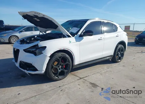 2024 Alfa Romeo Stelvio Veloce Awd z USA, uszkodzony, nr VIN ZASPAKBN0R7D75558
